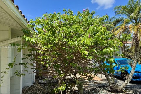 Купить виллу или дом в Катлер-Бей, Флорида 5 спален, 176.14м2, № 2065229 - фото 7