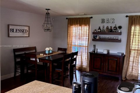 Купить виллу или дом в Катлер-Бей, Флорида 5 спален, 176.14м2, № 2065229 - фото 22