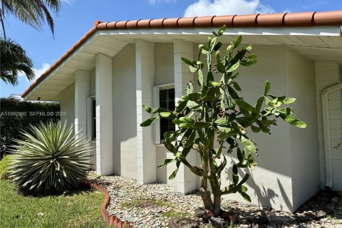 Купить виллу или дом в Катлер-Бей, Флорида 5 спален, 176.14м2, № 2065229 - фото 3