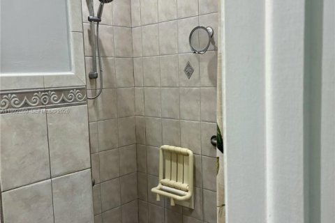 Купить виллу или дом в Катлер-Бей, Флорида 5 спален, 176.14м2, № 2065229 - фото 29