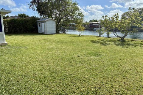 Купить виллу или дом в Катлер-Бей, Флорида 5 спален, 176.14м2, № 2065229 - фото 12