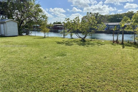 Купить виллу или дом в Катлер-Бей, Флорида 5 спален, 176.14м2, № 2065229 - фото 10