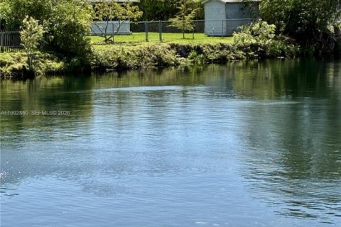 Купить виллу или дом в Катлер-Бей, Флорида 5 спален, 176.14м2, № 2065229 - фото 15