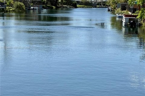 Купить виллу или дом в Катлер-Бей, Флорида 5 спален, 176.14м2, № 2065229 - фото 17