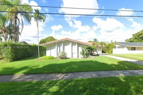 Купить виллу или дом в Катлер-Бей, Флорида 5 спален, 176.14м2, № 2065229 - фото 2