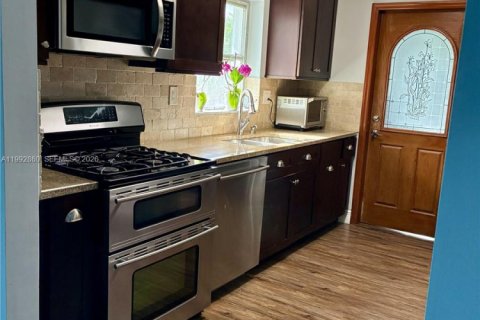 Купить виллу или дом в Катлер-Бей, Флорида 5 спален, 176.14м2, № 2065229 - фото 18