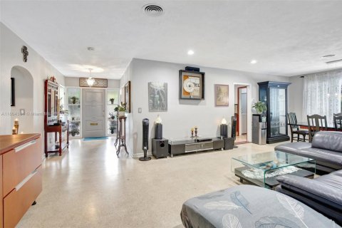 House in Plantation, Florida 3 bedrooms, 177.26 sq.m. № 1781542 - photo 9