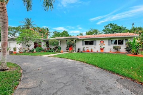House in Plantation, Florida 3 bedrooms, 177.26 sq.m. № 1781542 - photo 4