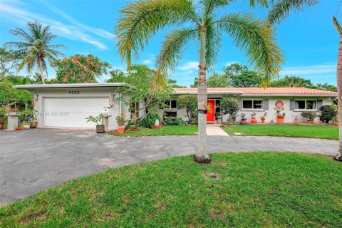 House in Plantation, Florida 3 bedrooms, 177.26 sq.m. № 1781542 - photo 3