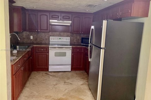 House in Davie, Florida 3 bedrooms, 151.99 sq.m. № 1804523 - photo 7
