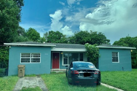 House in Davie, Florida 3 bedrooms, 151.99 sq.m. № 1804523 - photo 2