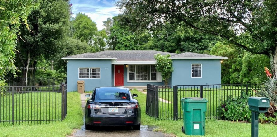 House in Davie, Florida 3 bedrooms, 151.99 sq.m. № 1804523