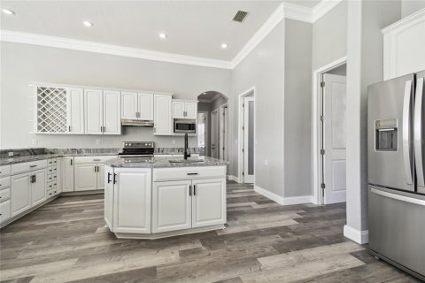 House in Wesley Chapel, Florida 3 bedrooms, 332.4 sq.m. № 2220503 - photo 17