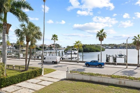 House in Saint Petersburg, Florida 4 bedrooms, 305.83 sq.m. № 1534980 - photo 25