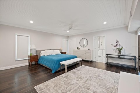 House in Saint Petersburg, Florida 4 bedrooms, 305.83 sq.m. № 1534980 - photo 18