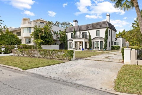 House in Saint Petersburg, Florida 4 bedrooms, 305.83 sq.m. № 1534980 - photo 5