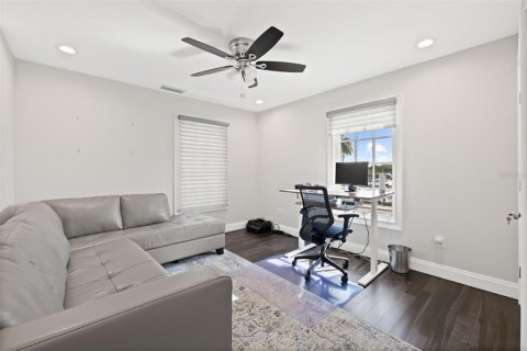 House in Saint Petersburg, Florida 4 bedrooms, 305.83 sq.m. № 1534980 - photo 30