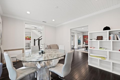 House in Saint Petersburg, Florida 4 bedrooms, 305.83 sq.m. № 1534980 - photo 17