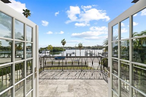 House in Saint Petersburg, Florida 4 bedrooms, 305.83 sq.m. № 1534980 - photo 24