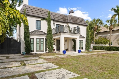 House in Saint Petersburg, Florida 4 bedrooms, 305.83 sq.m. № 1534980 - photo 8