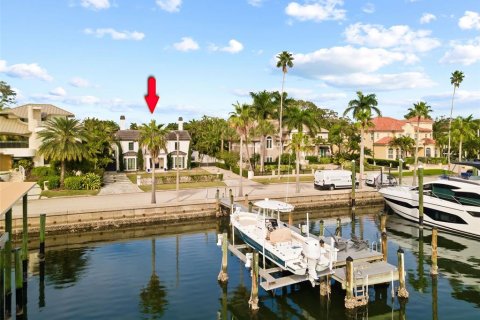 House in Saint Petersburg, Florida 4 bedrooms, 305.83 sq.m. № 1534980 - photo 4