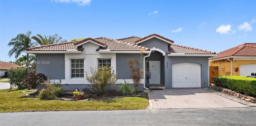 Casa en Miami, Florida 3 dormitorios, 130.71 m2 № 2049329