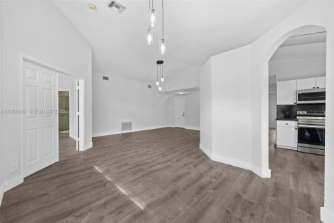 Casa en venta en Miami, Florida, 3 dormitorios, 130.71 m2 № 2049329 - foto 6