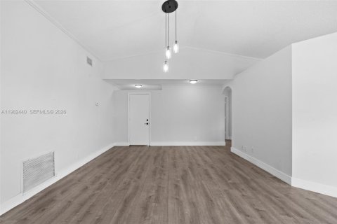 Casa en venta en Miami, Florida, 3 dormitorios, 130.71 m2 № 2049329 - foto 5