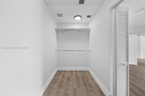 Casa en venta en Miami, Florida, 3 dormitorios, 130.71 m2 № 2049329 - foto 12