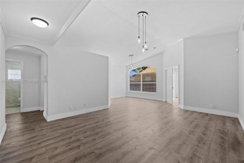 Casa en venta en Miami, Florida, 3 dormitorios, 130.71 m2 № 2049329 - foto 3