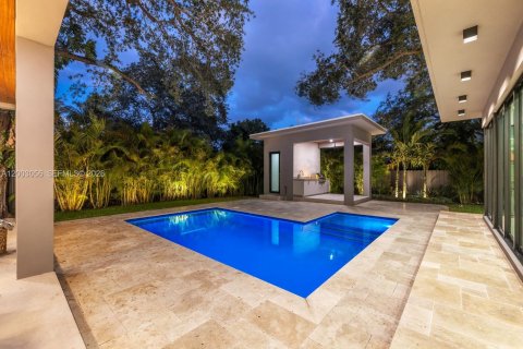 House in Biscayne Park, Florida 6 bedrooms, 394.18 sq.m. № 2072618 - photo 22