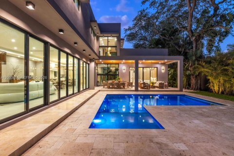 House in Biscayne Park, Florida 6 bedrooms, 394.18 sq.m. № 2072618 - photo 17