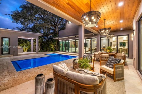 House in Biscayne Park, Florida 6 bedrooms, 394.18 sq.m. № 2072618 - photo 3
