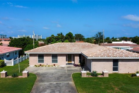 Villa ou maison à vendre à Largo, Floride: 4 chambres, 213.12 m2 № 1852960 - photo 2