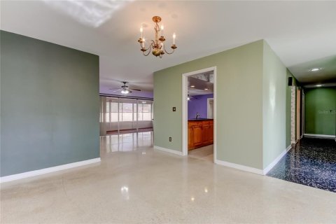 Villa ou maison à vendre à Largo, Floride: 4 chambres, 213.12 m2 № 1852960 - photo 10
