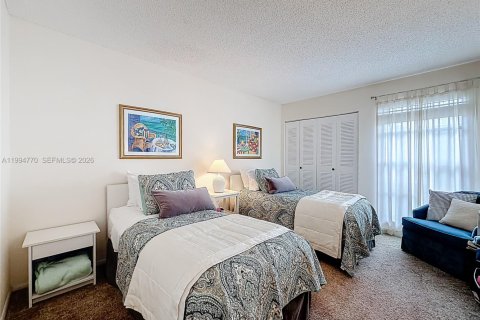 Condo in Orlando, Florida, 2 bedrooms  № 2059580 - photo 29