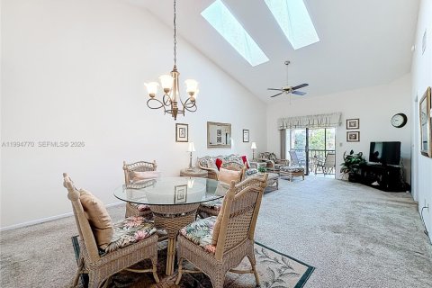 Condo in Orlando, Florida, 2 bedrooms  № 2059580 - photo 19