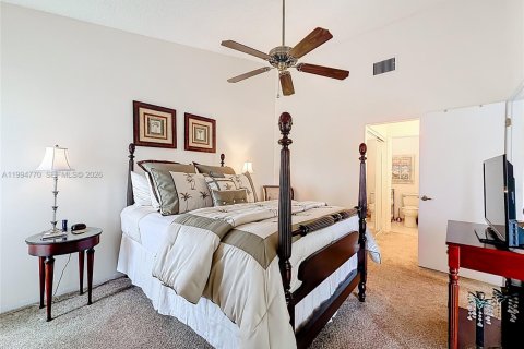 Condo in Orlando, Florida, 2 bedrooms  № 2059580 - photo 25