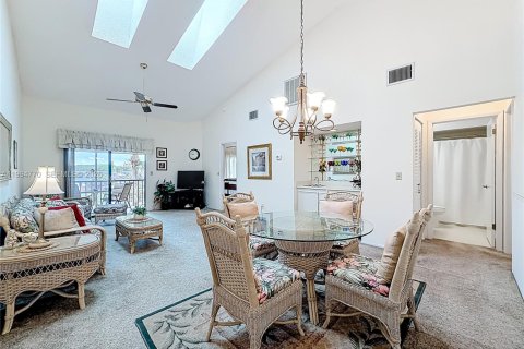 Condo in Orlando, Florida, 2 bedrooms  № 2059580 - photo 18