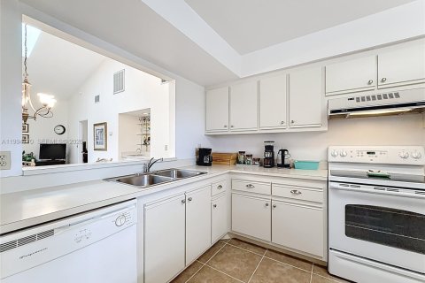 Condo in Orlando, Florida, 2 bedrooms  № 2059580 - photo 15