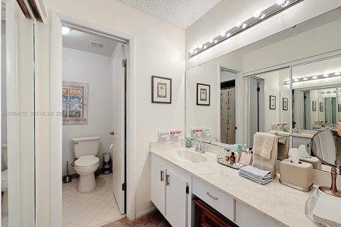 Condo in Orlando, Florida, 2 bedrooms  № 2059580 - photo 27