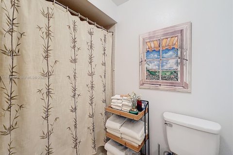 Condo in Orlando, Florida, 2 bedrooms  № 2059580 - photo 28