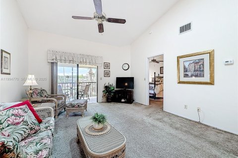 Condo in Orlando, Florida, 2 bedrooms  № 2059580 - photo 22