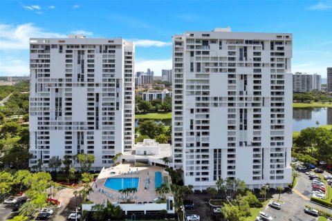 Condominio en Aventura, Florida, 2 dormitorios  № 2077196