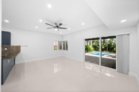 Condominio en alquiler en Miami, Florida, 3 dormitorios, 192.31 m2 № 1924591 - foto 4