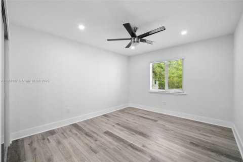 Condominio en alquiler en Miami, Florida, 3 dormitorios, 192.31 m2 № 1924591 - foto 17