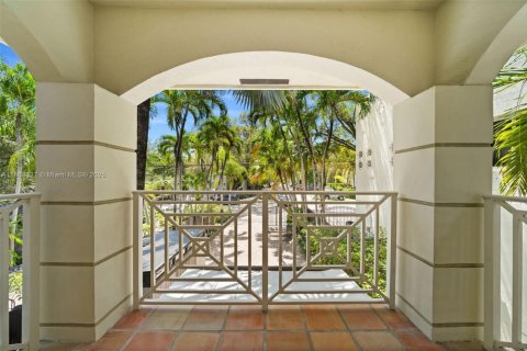 Condominio en alquiler en Miami, Florida, 3 dormitorios, 192.31 m2 № 1924591 - foto 10