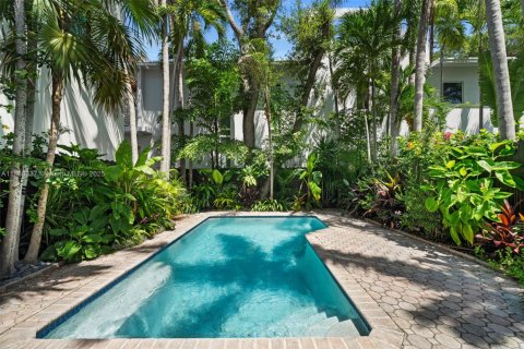 Condominio en alquiler en Miami, Florida, 3 dormitorios, 192.31 m2 № 1924591 - foto 9