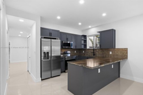 Copropriété à louer à Miami, Floride: 3 chambres, 192.31 m2 № 1924591 - photo 19