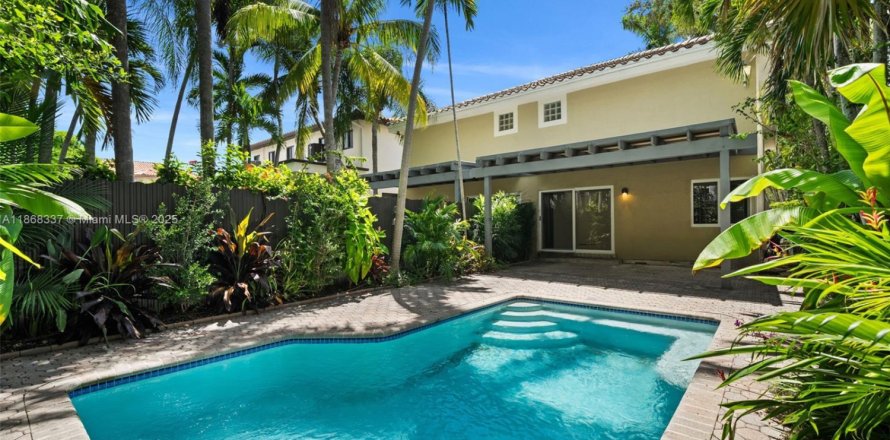 Condominio en Miami, Florida, 3 dormitorios № 1924591